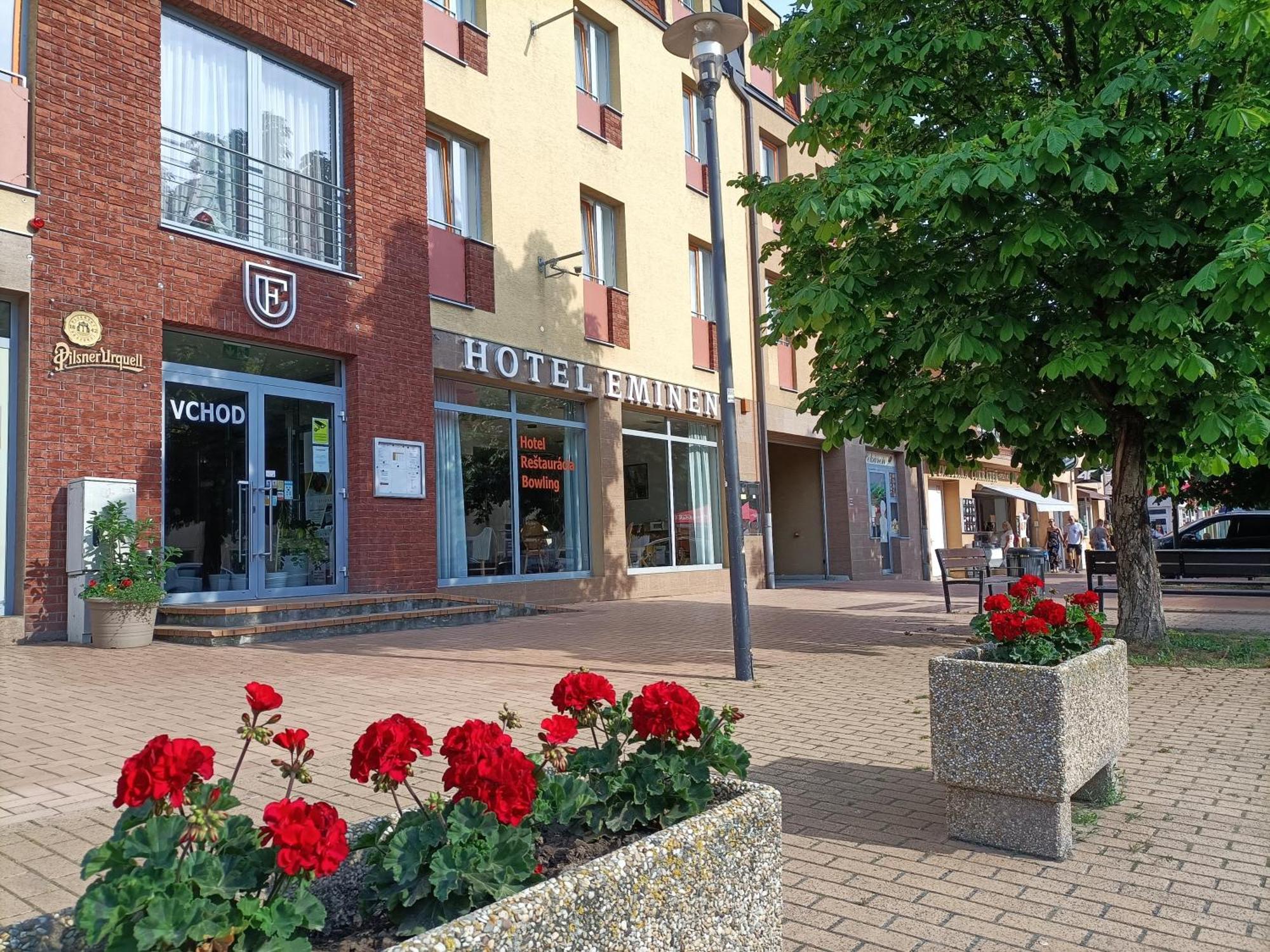Hotel Eminent Stupava Exteriör bild